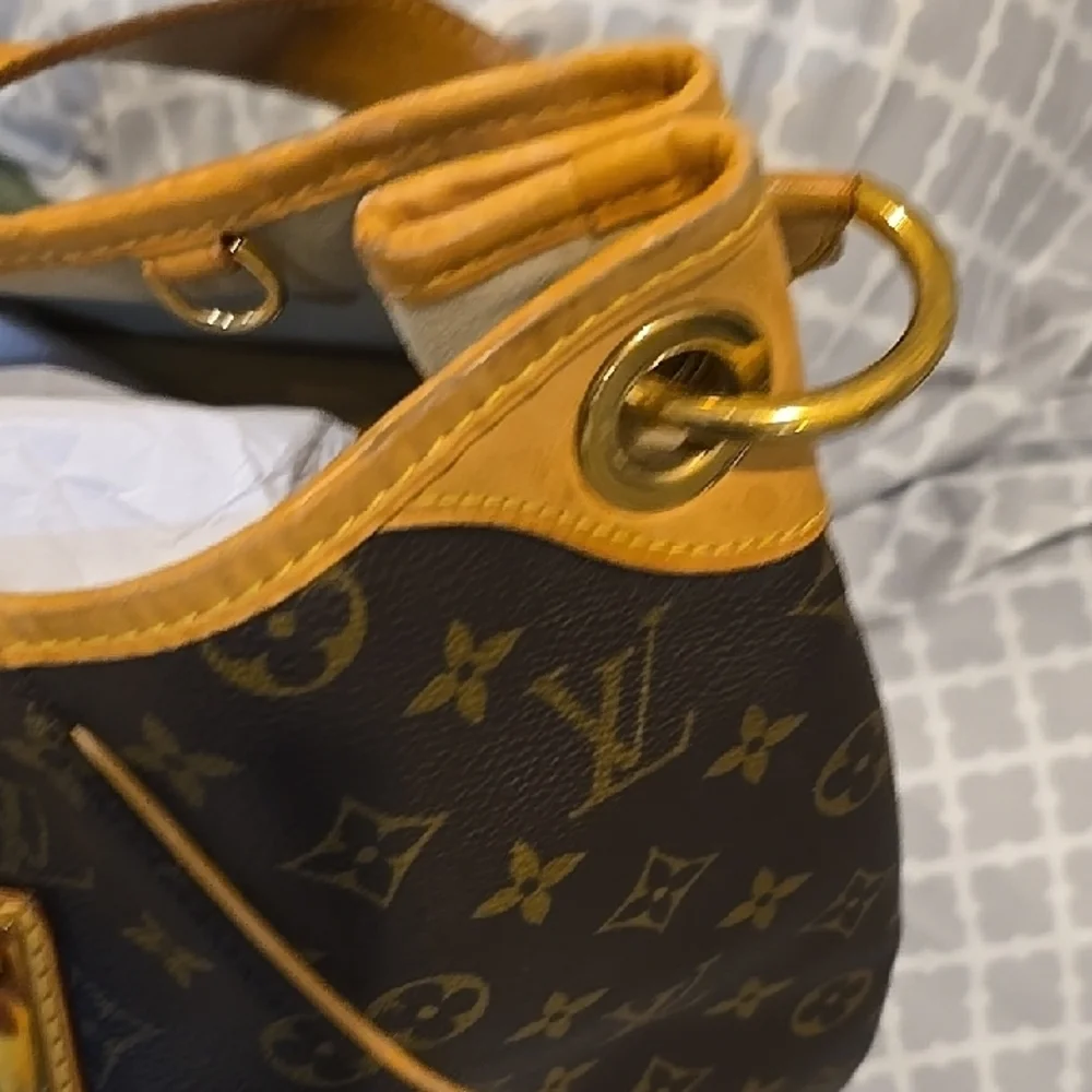 Louis Vuitton Brown and Tan Monogram Shoulder Bag - Picture 4 of 14